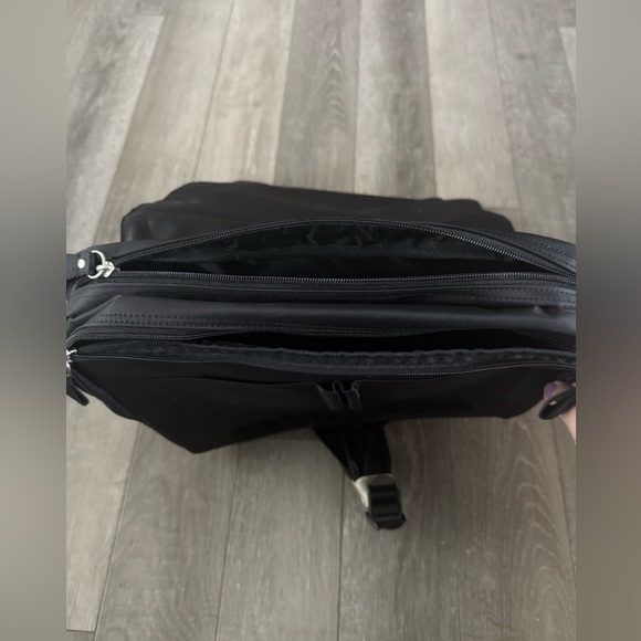 ESPRIT Messenger Bag laptop bag Black Nylon Purse Adjustable Strap NWT unisex - Picture 4 of 8